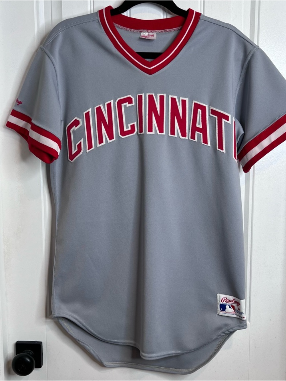 Rawlings Officially Licensed Vintage Adult Cincinnati‎ Baseball Jersey. Size 36.